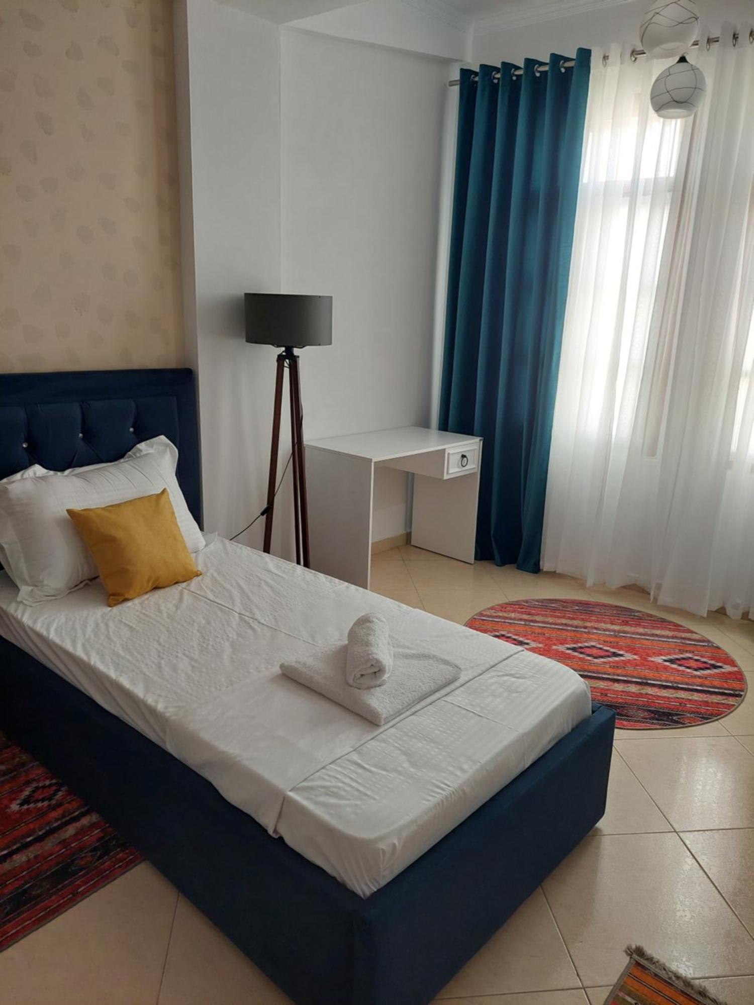 Godard Apartments Влёра Экстерьер фото