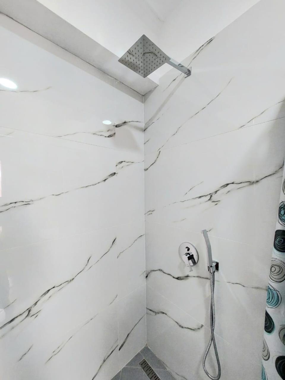 Godard Apartments Влёра Экстерьер фото