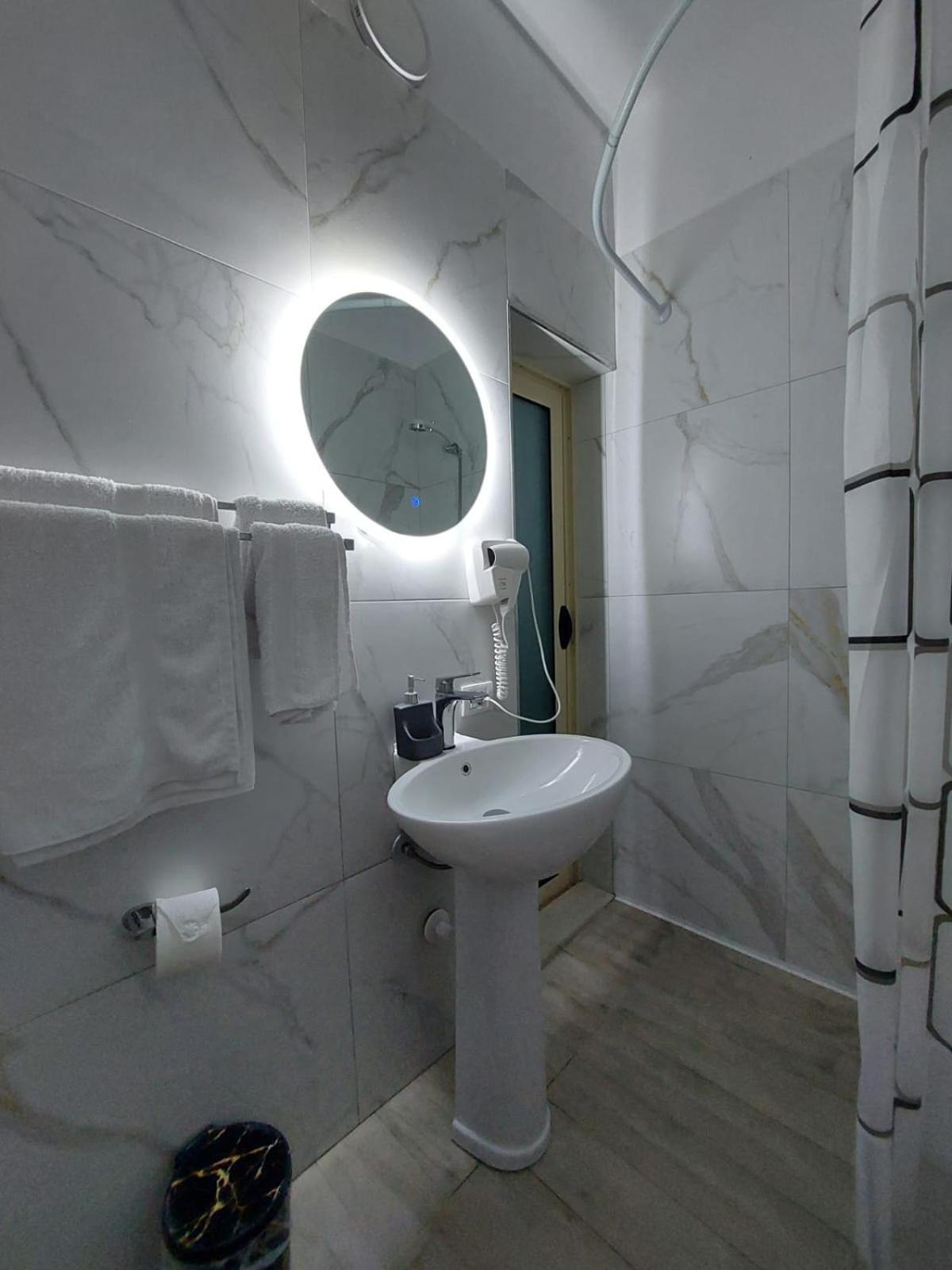 Godard Apartments Влёра Экстерьер фото