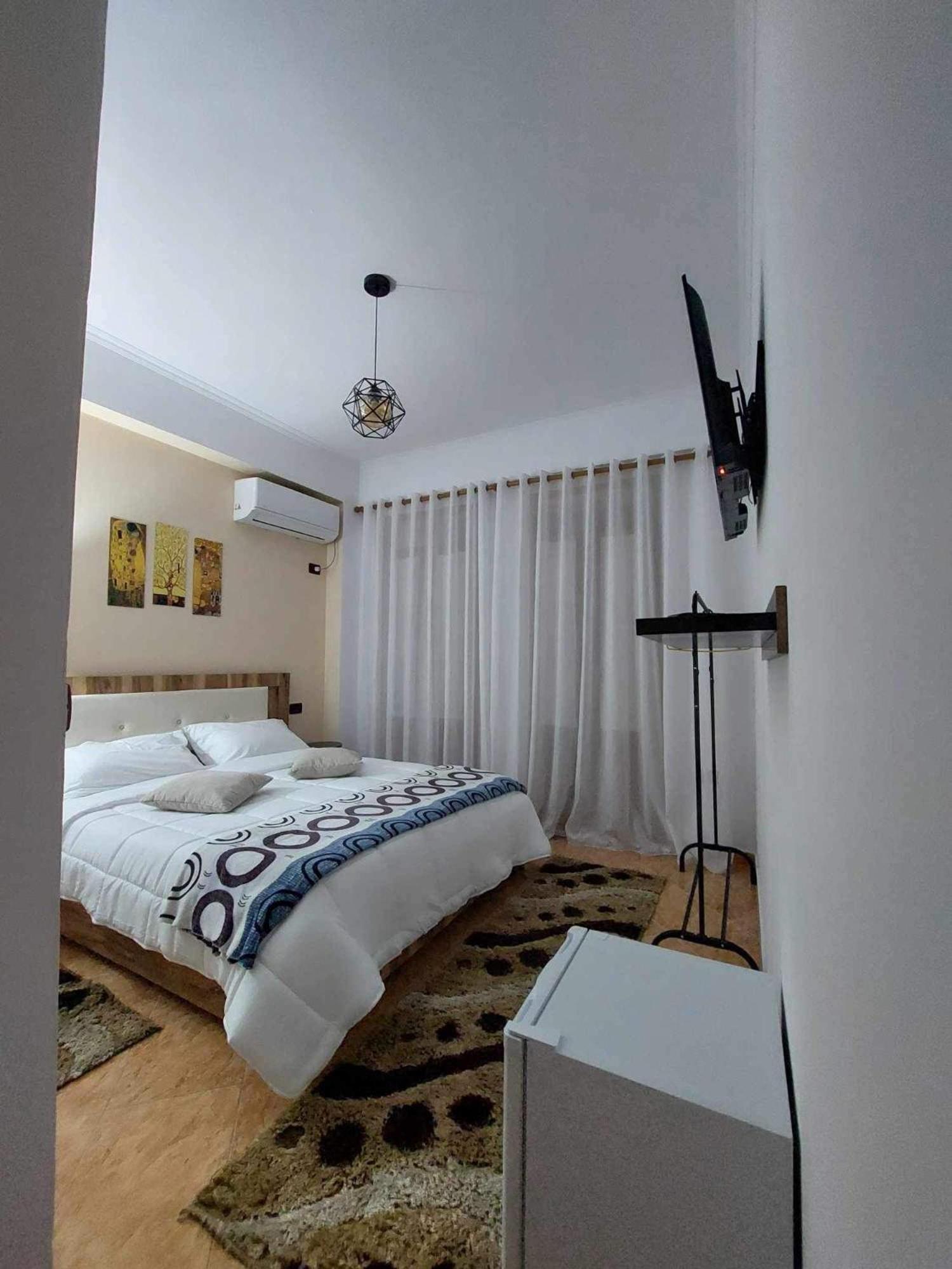 Godard Apartments Влёра Экстерьер фото