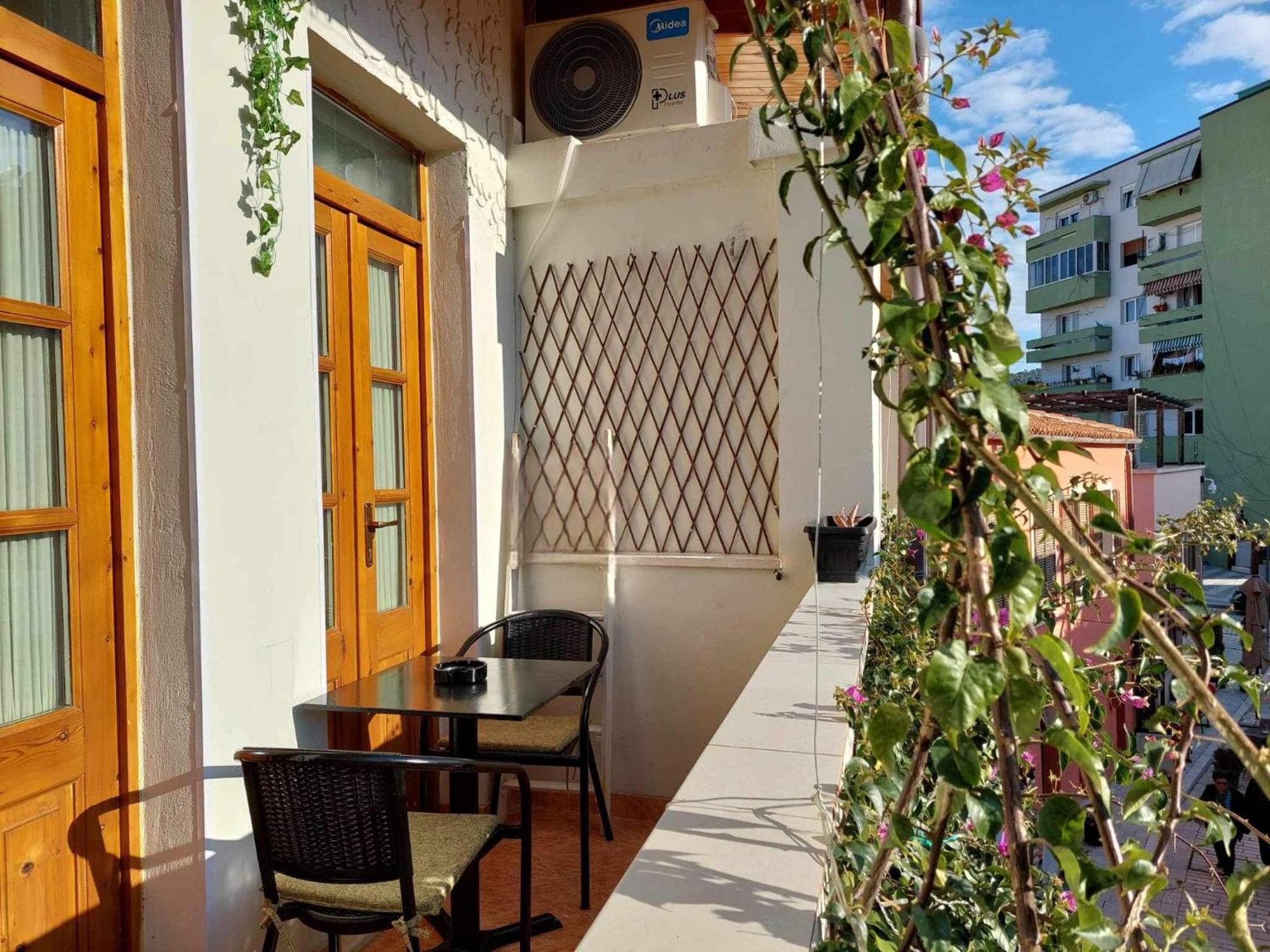 Godard Apartments Влёра Экстерьер фото